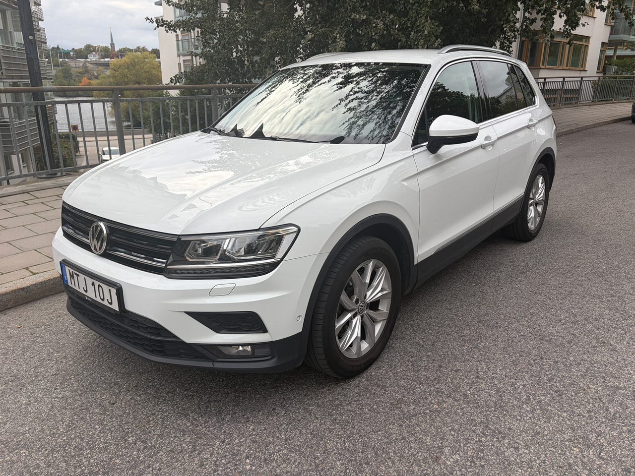 Volkswagen Tiguan 2020 – bild 1 av 8