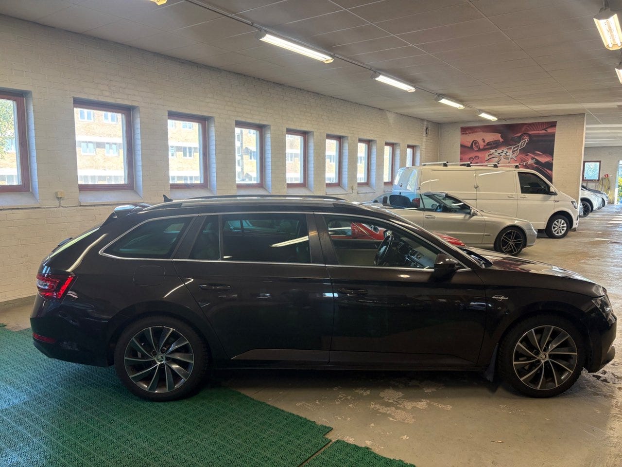 Skoda Superb 2017 – bild 1 av 11
