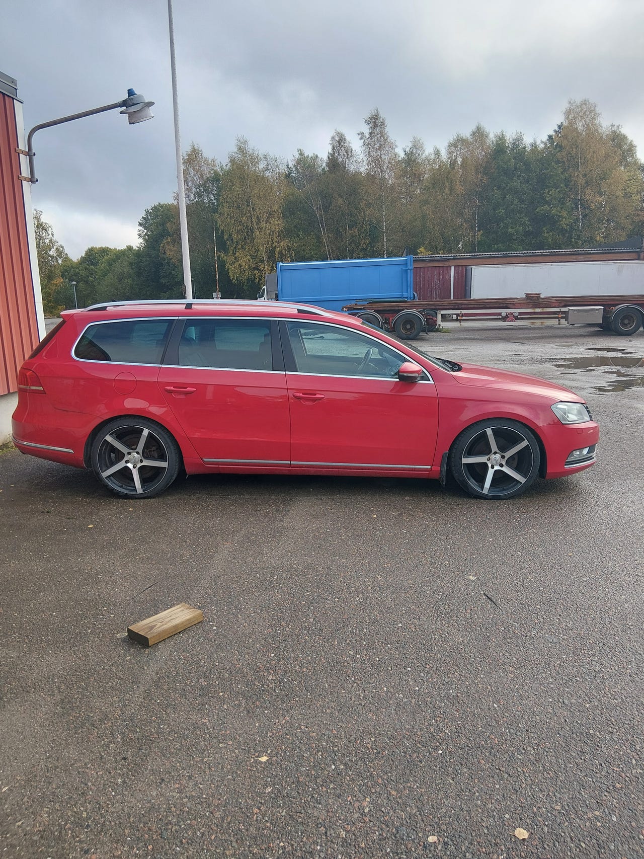 Volkswagen Passat 2013 – bild 1 av 2