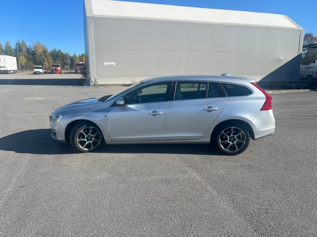 Volvo V60 2015 – bild 1 av 11