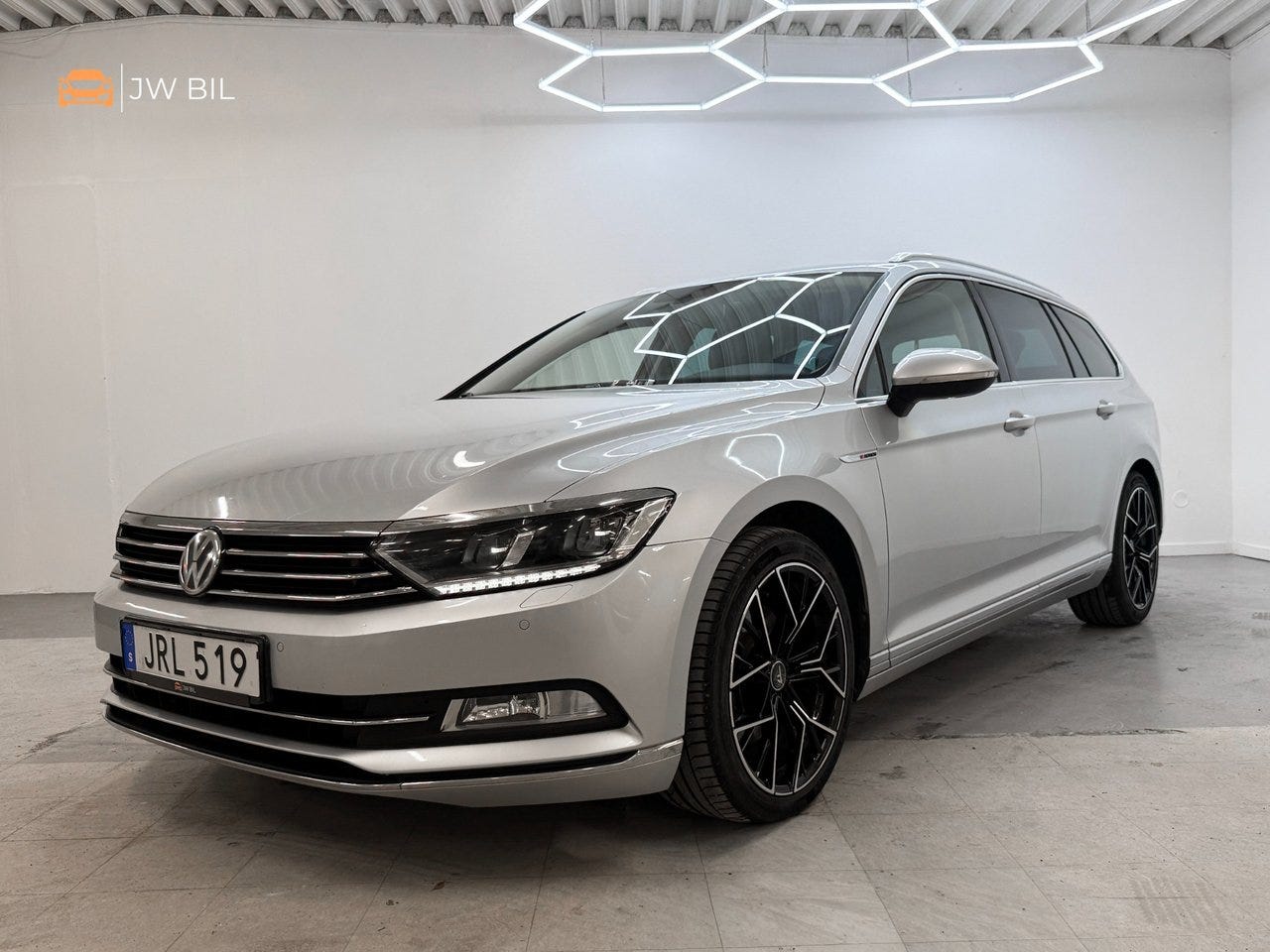 Volkswagen Passat 2015 – bild 1 av 24