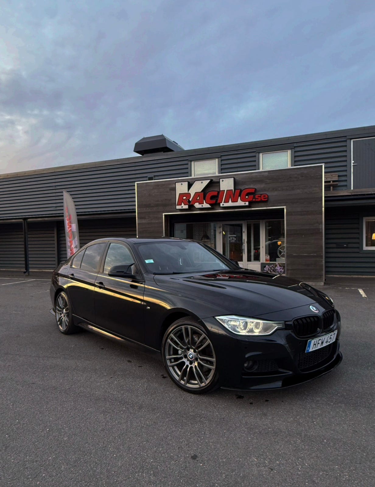 BMW 330d 2014 – bild 1 av 6