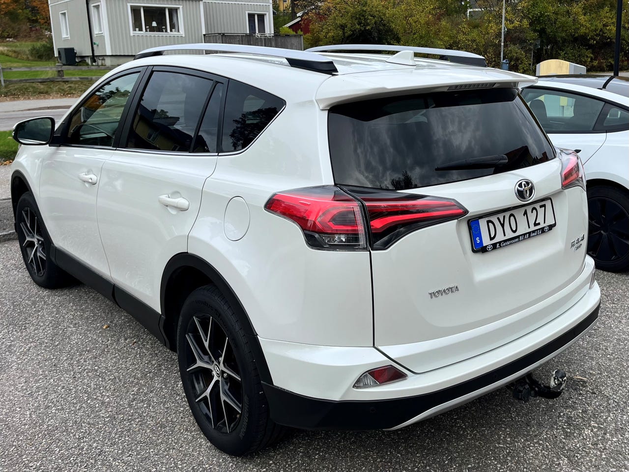 Toyota RAV4 2016 – bild 1 av 2