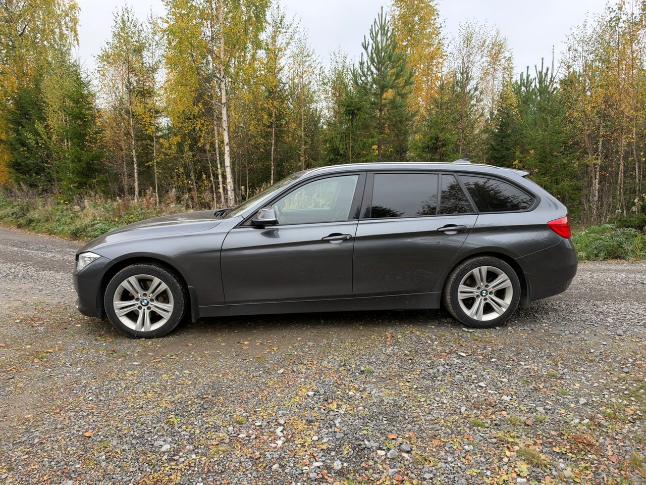 BMW 320d 2015 – bild 1 av 6