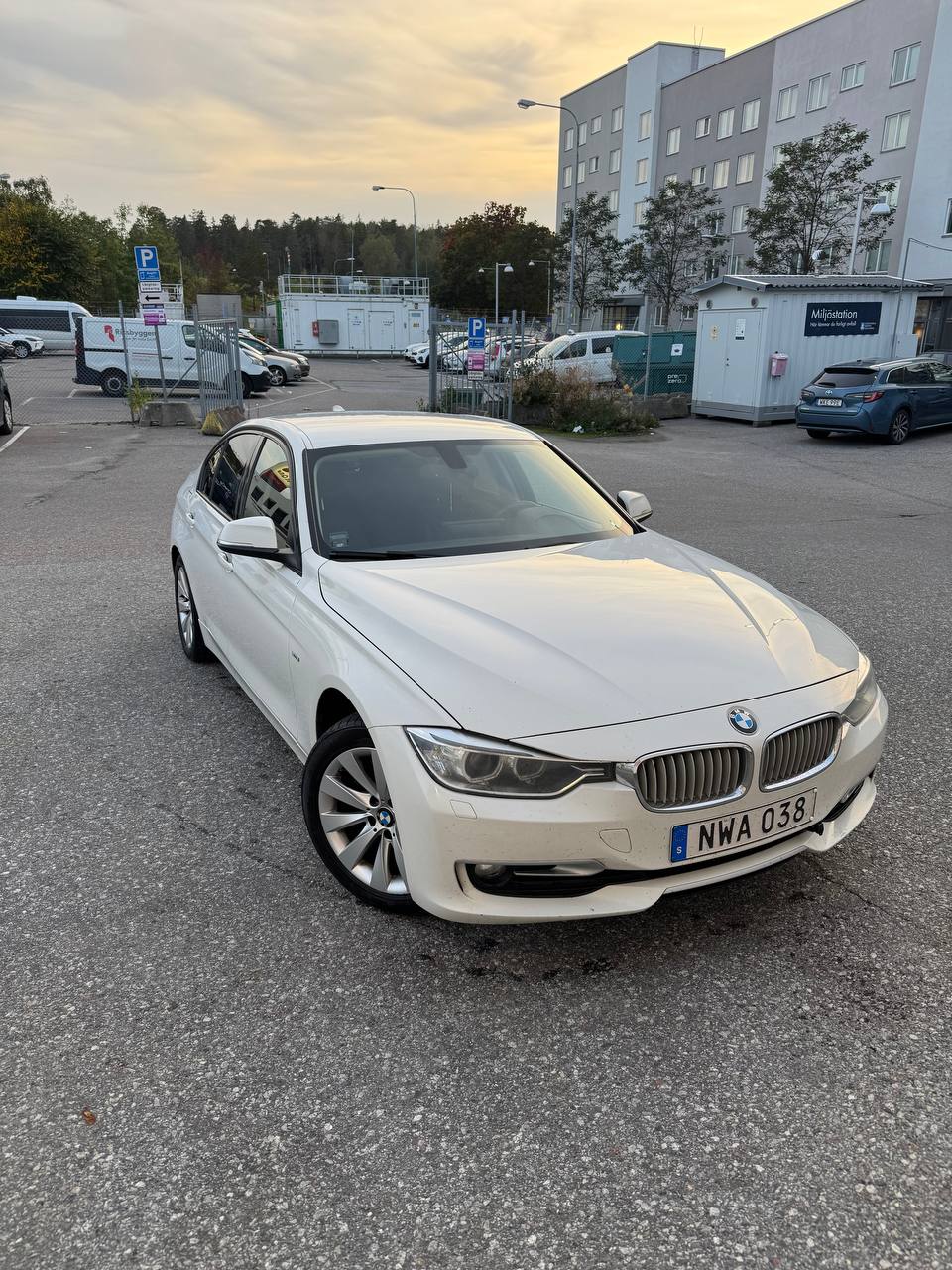 BMW 320d 2013 – bild 1 av 11