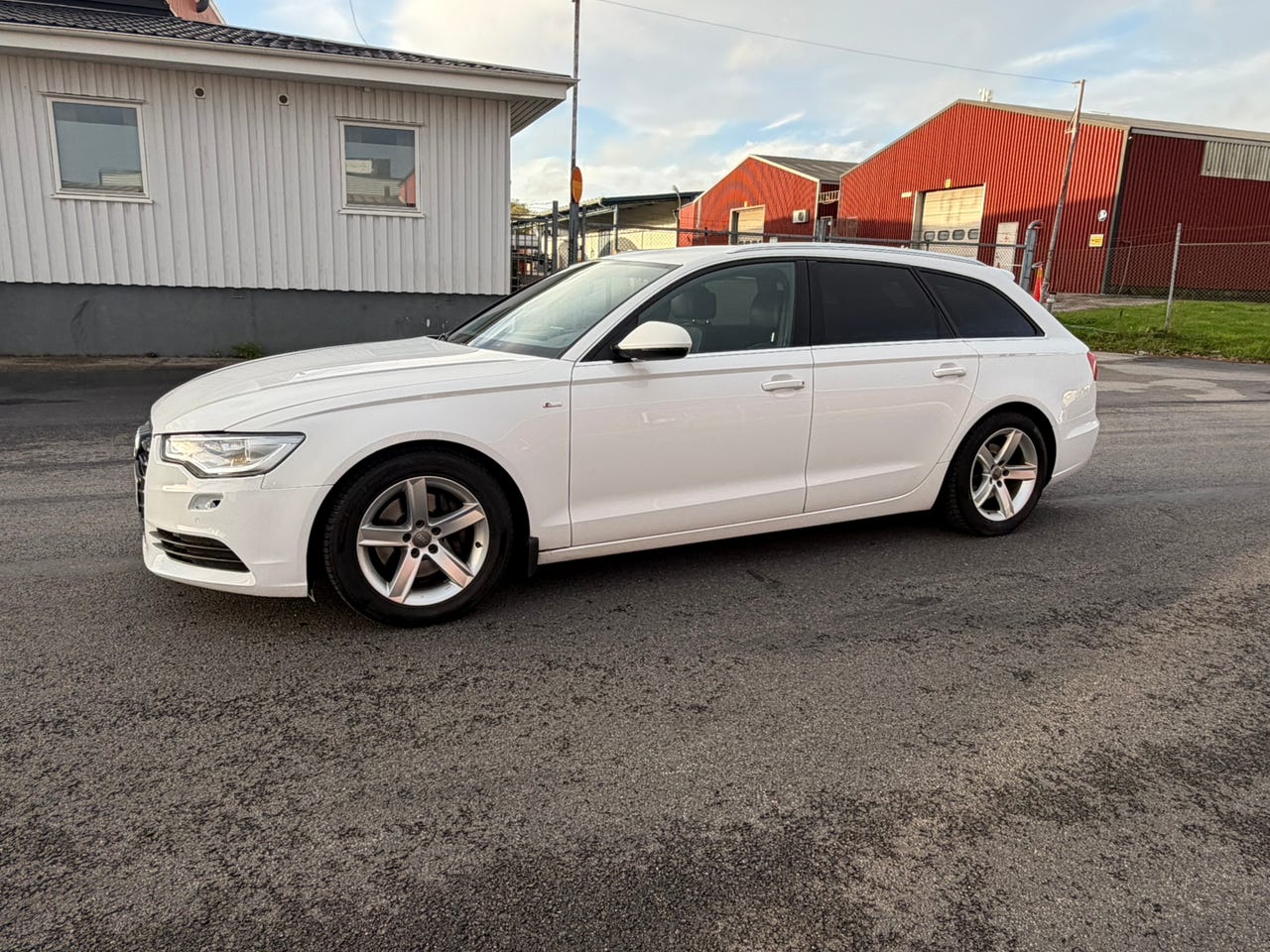 Audi A6 2012 – bild 1 av 6