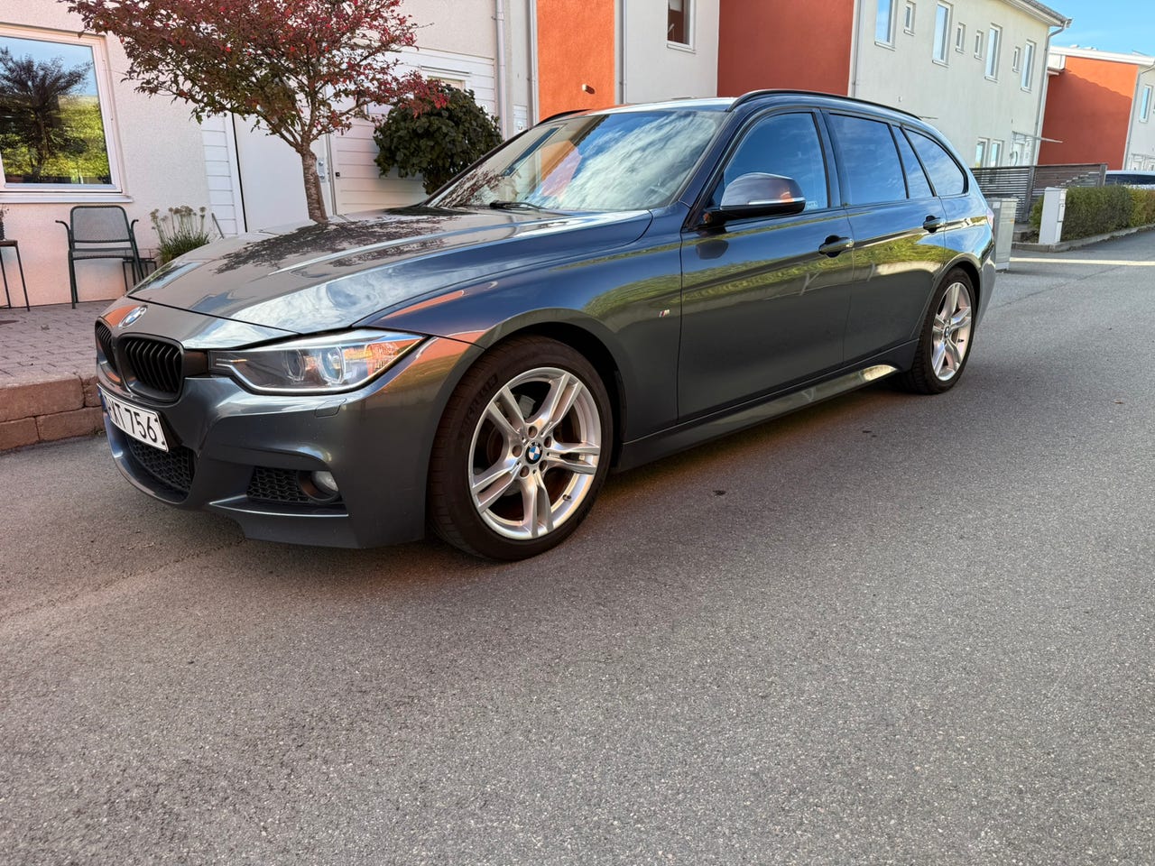 BMW 320d 2014 – bild 1 av 6