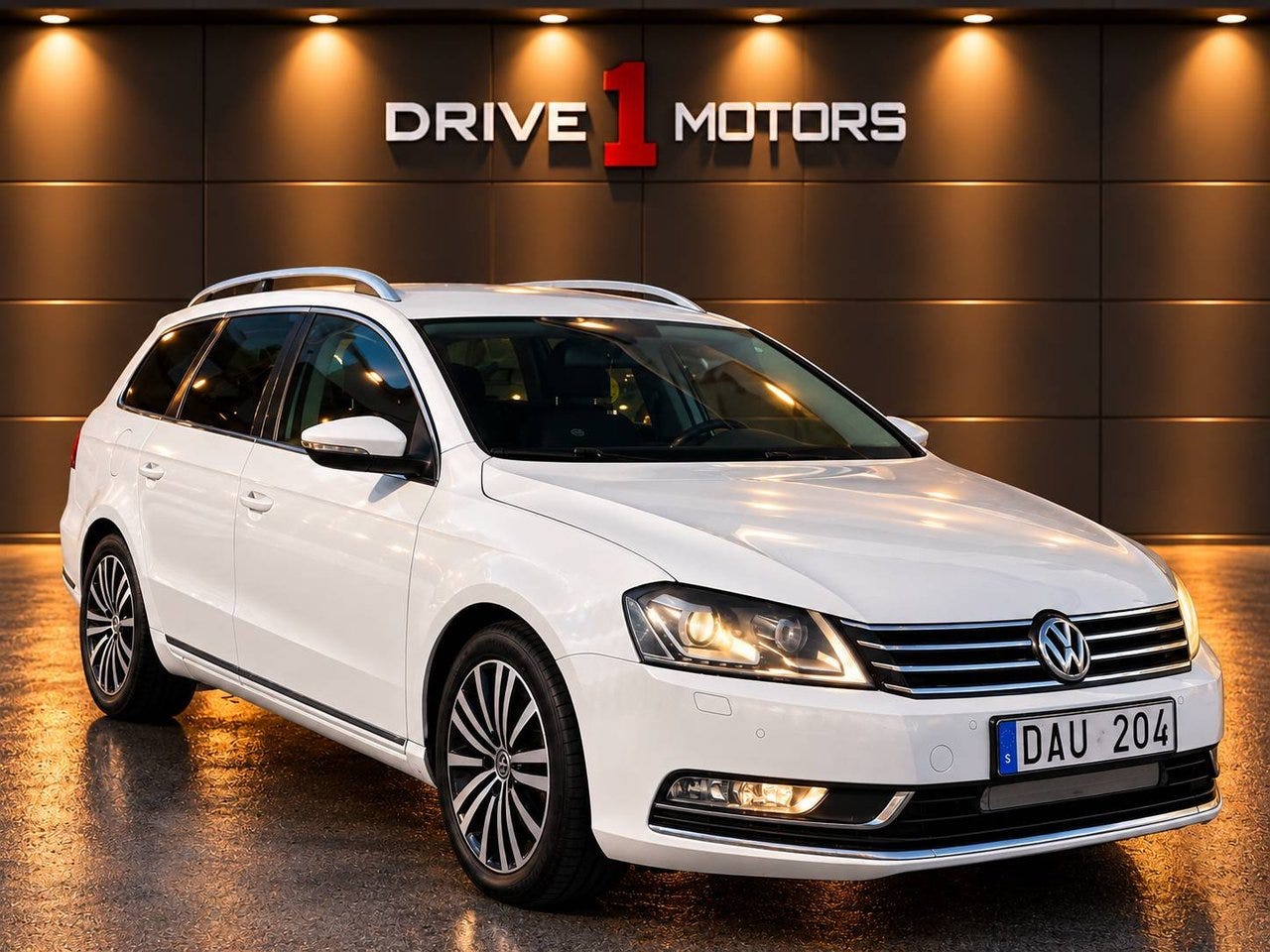 Volkswagen Passat 2012 – bild 1 av 12