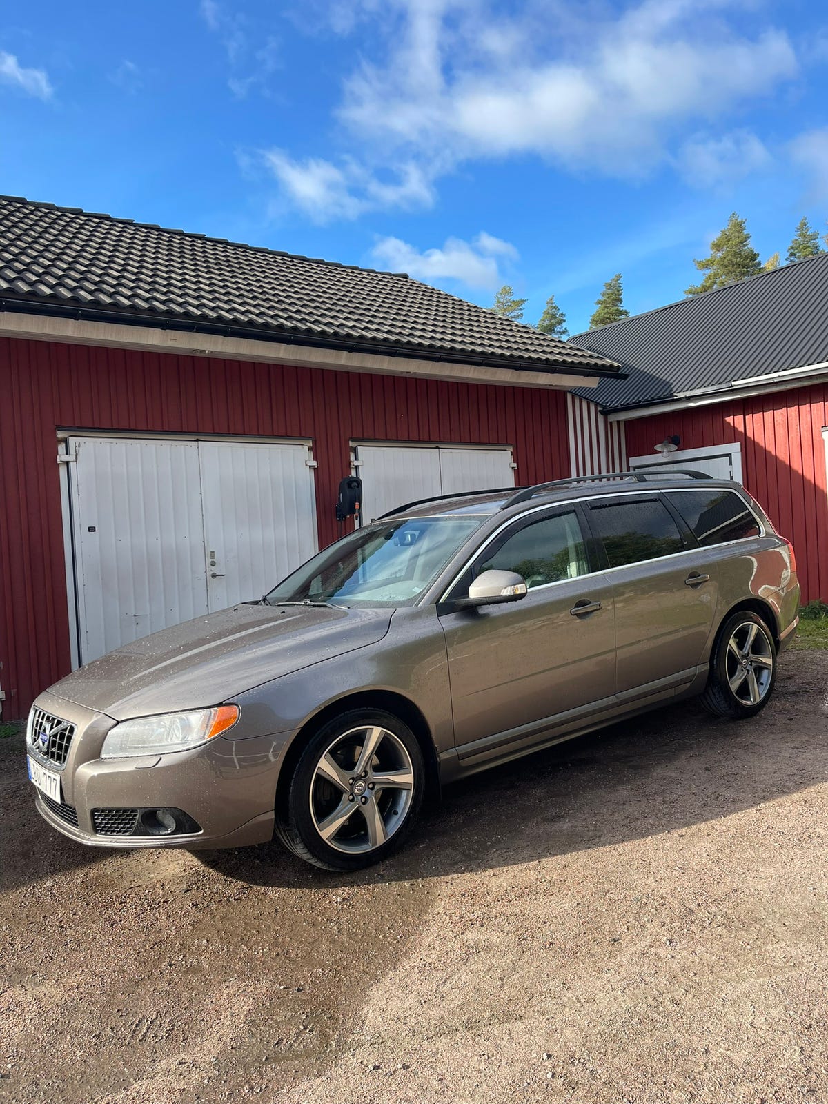 Volvo V70 2011 – bild 1 av 7