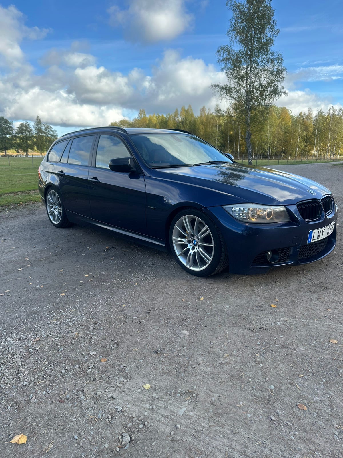 BMW 320d 2012 – bild 1 av 6