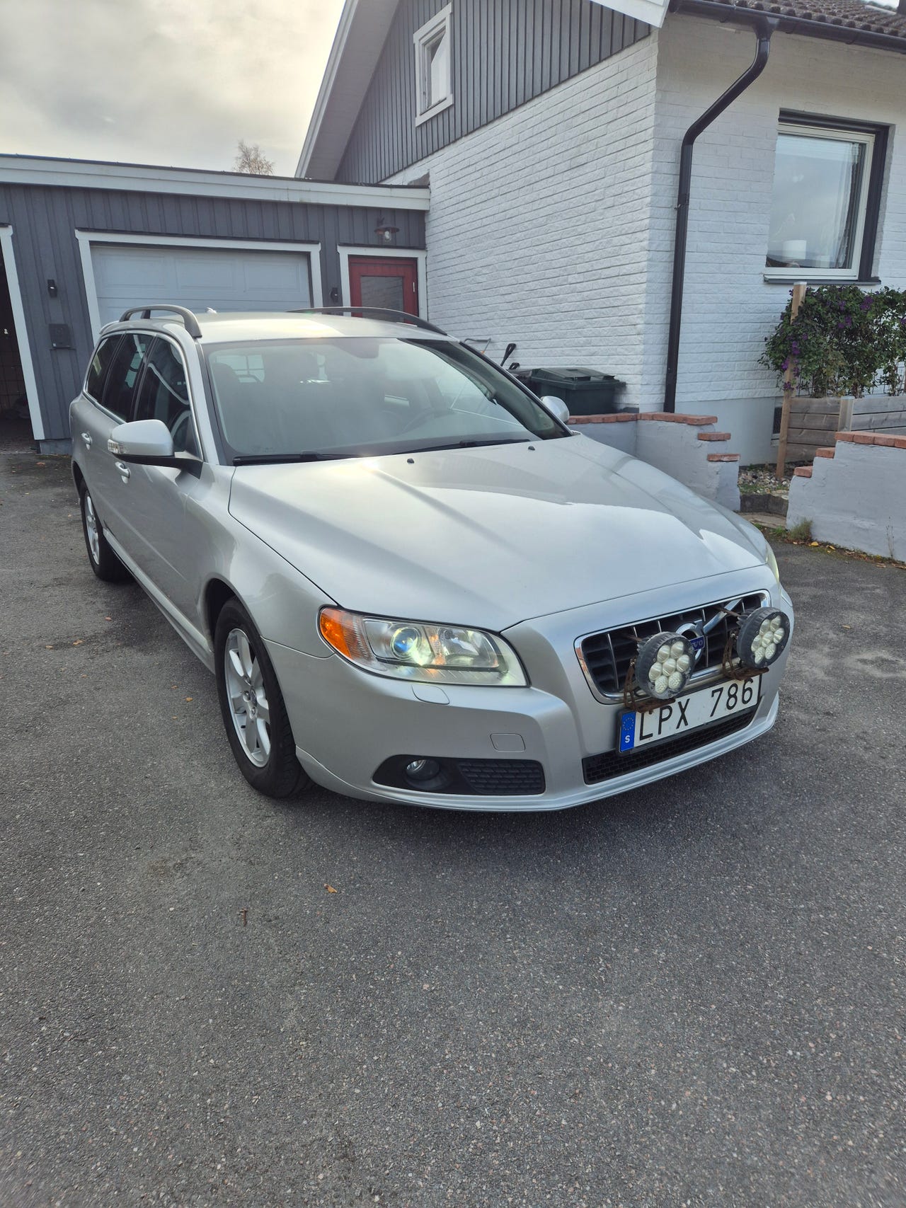 Volvo V70 2011 – bild 1 av 5