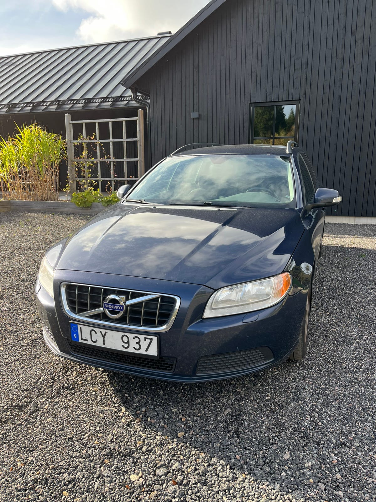 Volvo V70 2011 – bild 1 av 3