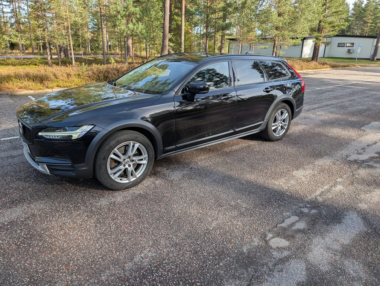 Volvo V90 Cross Country 2018 – bild 1 av 10