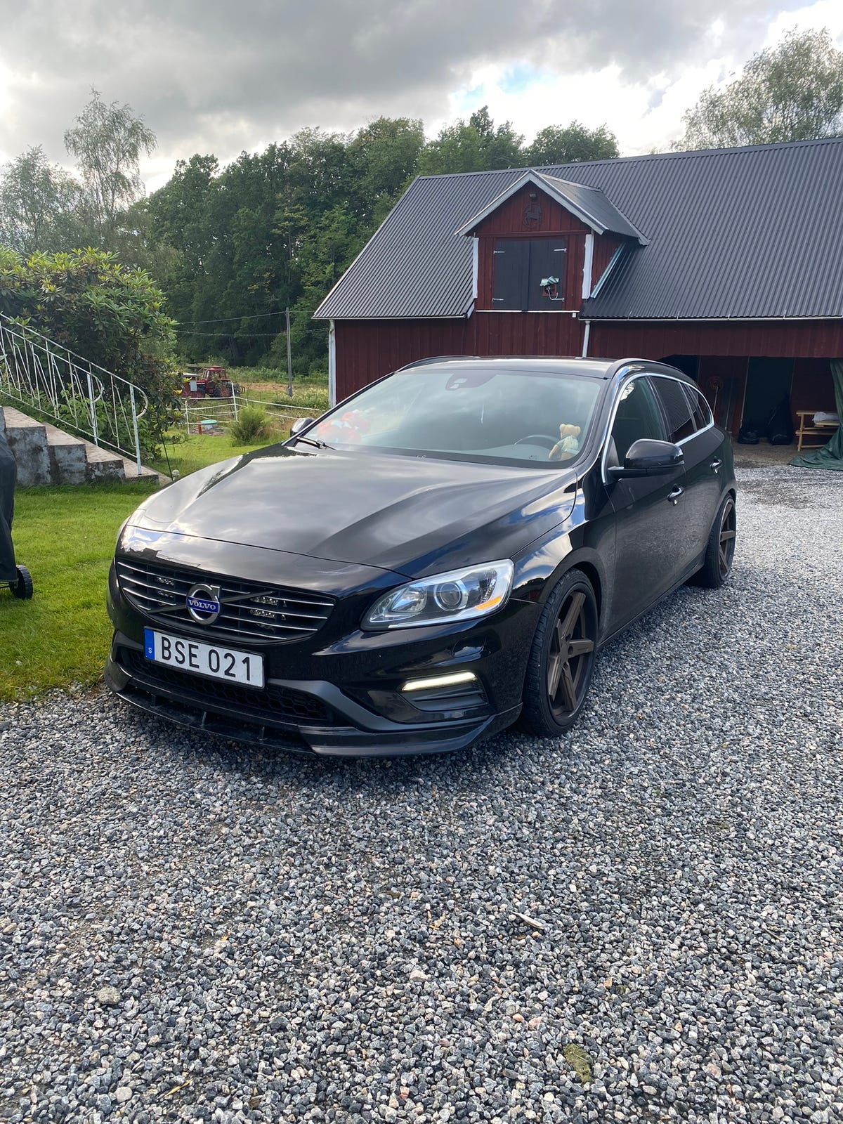 Volvo V60 2015 – bild 1 av 9