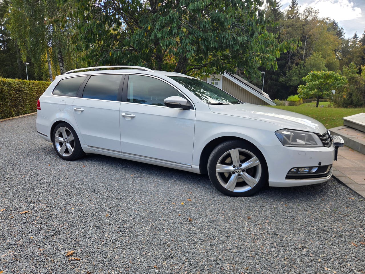 Volkswagen Passat 2012 – bild 1 av 7