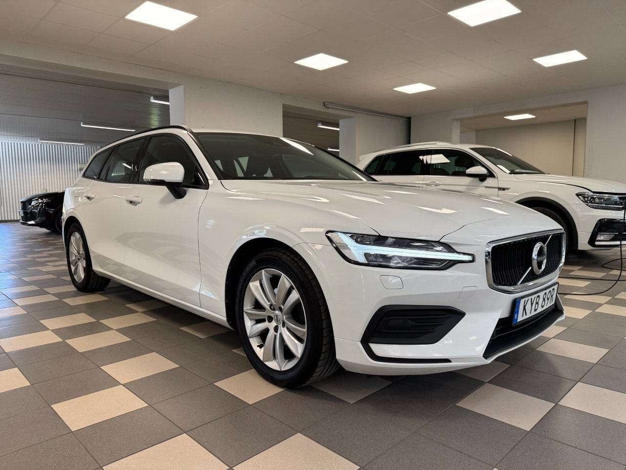 Volvo V60 2020 – bild 1 av 13