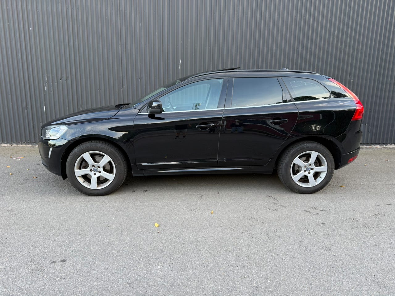 Volvo XC60 2016 – bild 1 av 6