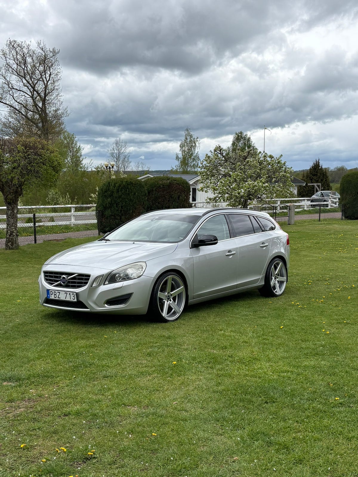 Volvo V60 2011 – bild 1 av 8