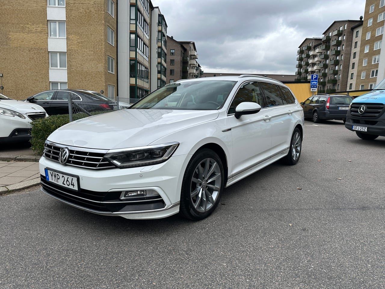 Volkswagen Passat 2018 – bild 1 av 12