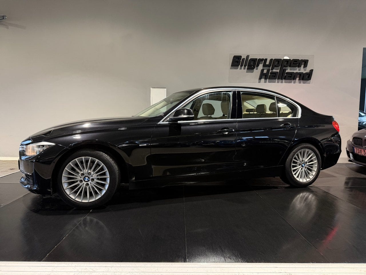 BMW 320d 2012 – bild 1 av 24