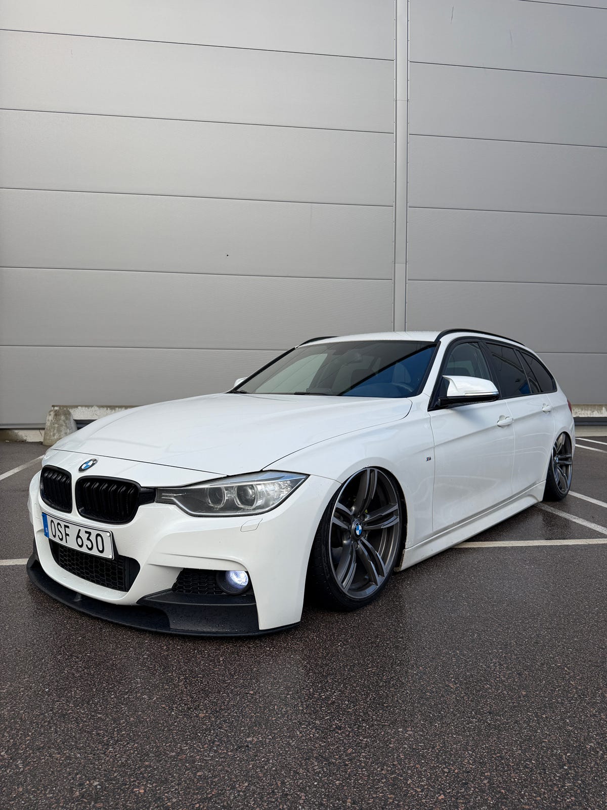 BMW 320d 2013 – bild 1 av 23