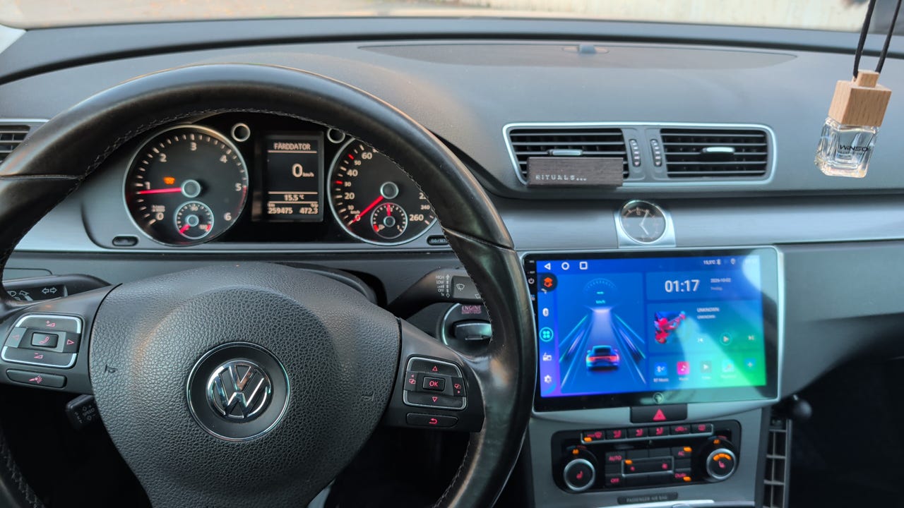 Volkswagen Passat 2012 – bild 1 av 6