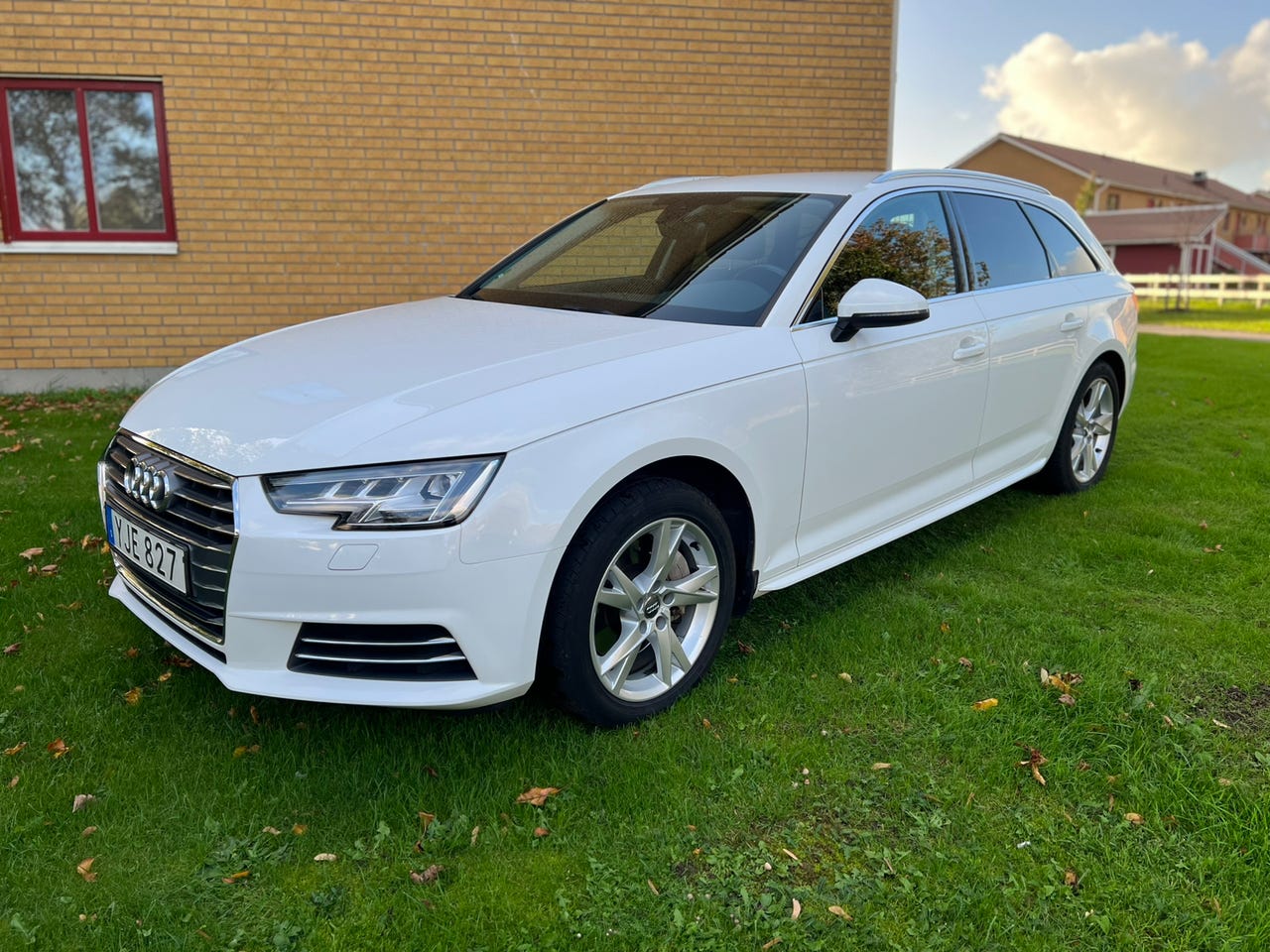Audi A4 2017 – bild 1 av 12