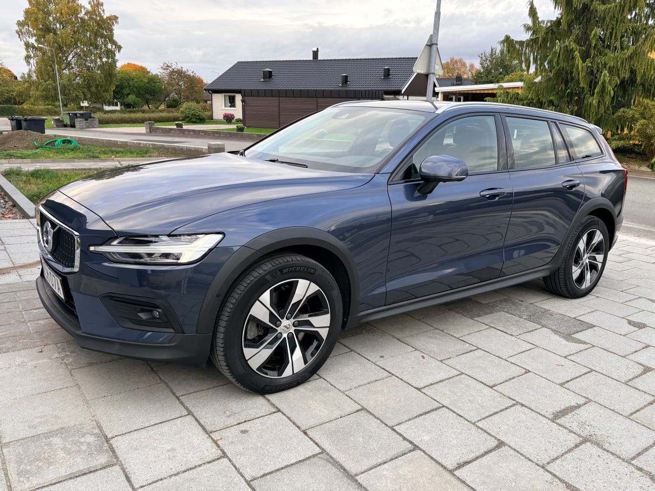 Volvo V60 Cross Country 2021 – bild 1 av 12