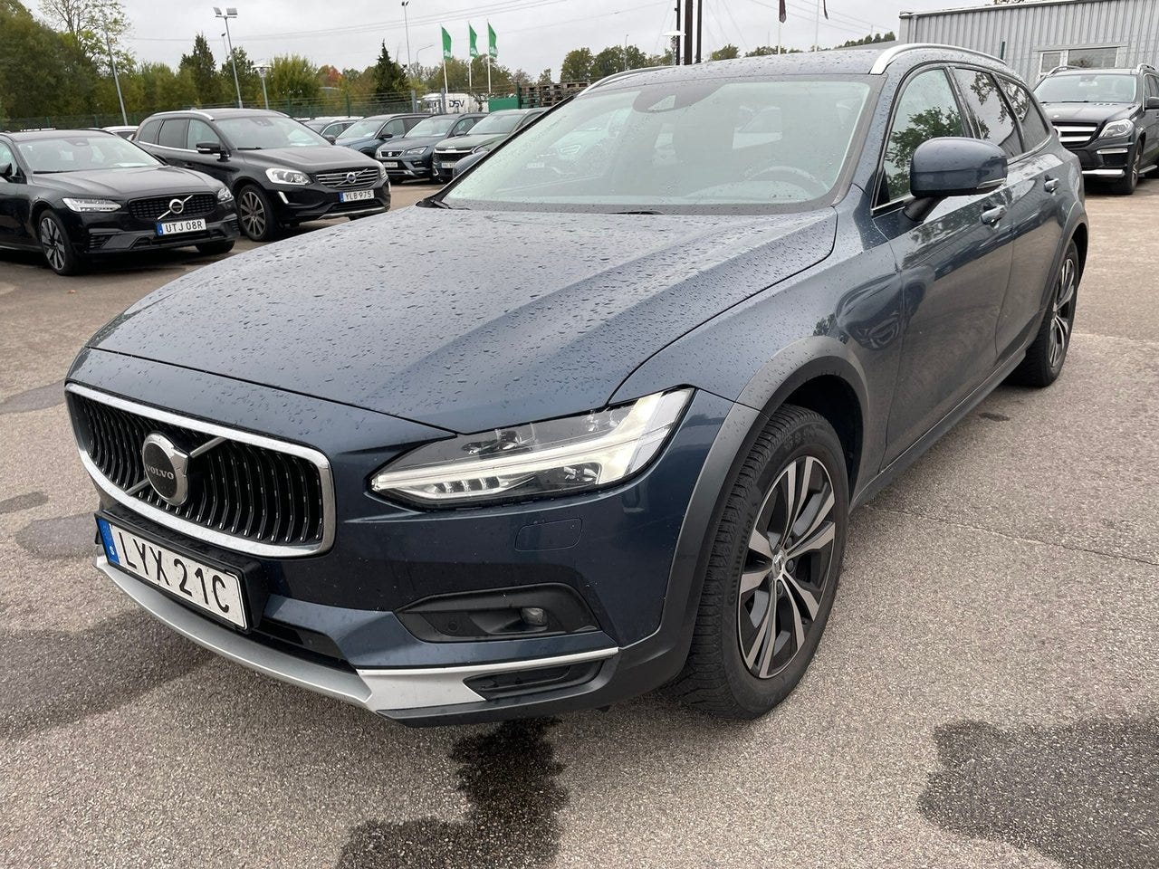 Volvo V90 Cross Country 2021 – bild 1 av 5