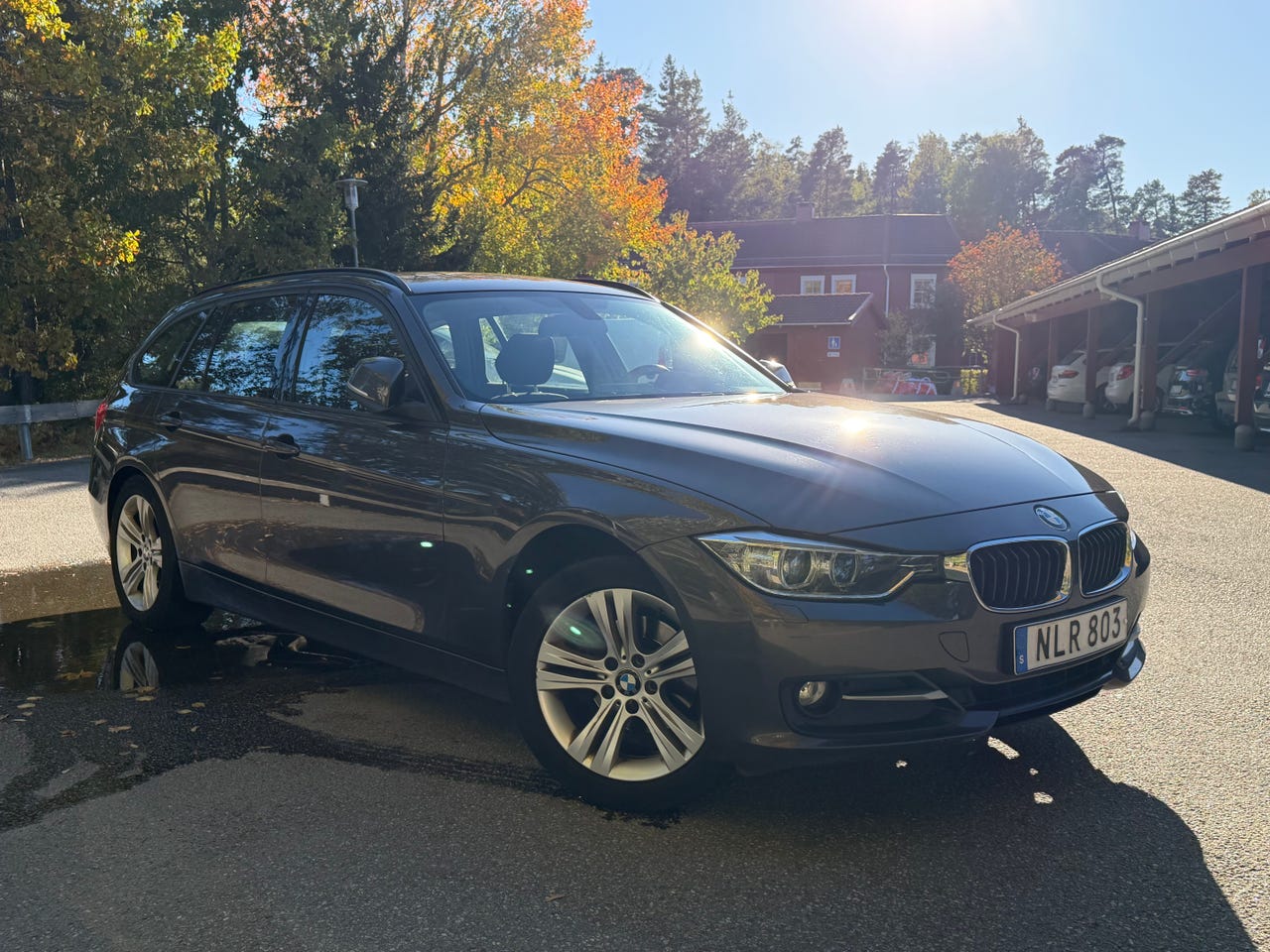 BMW 318d 2013 – bild 1 av 11