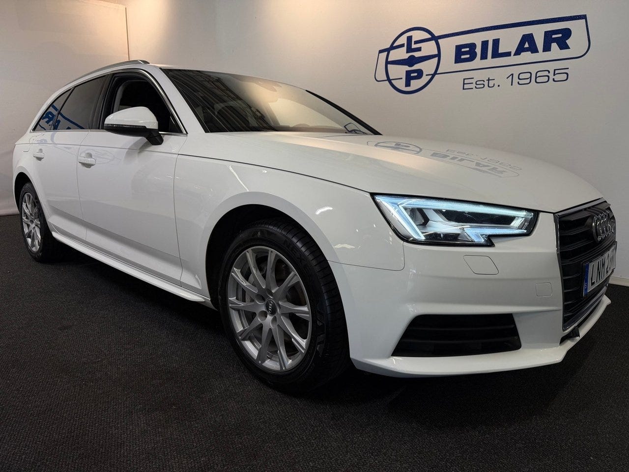 Audi A4 2017 – bild 1 av 21