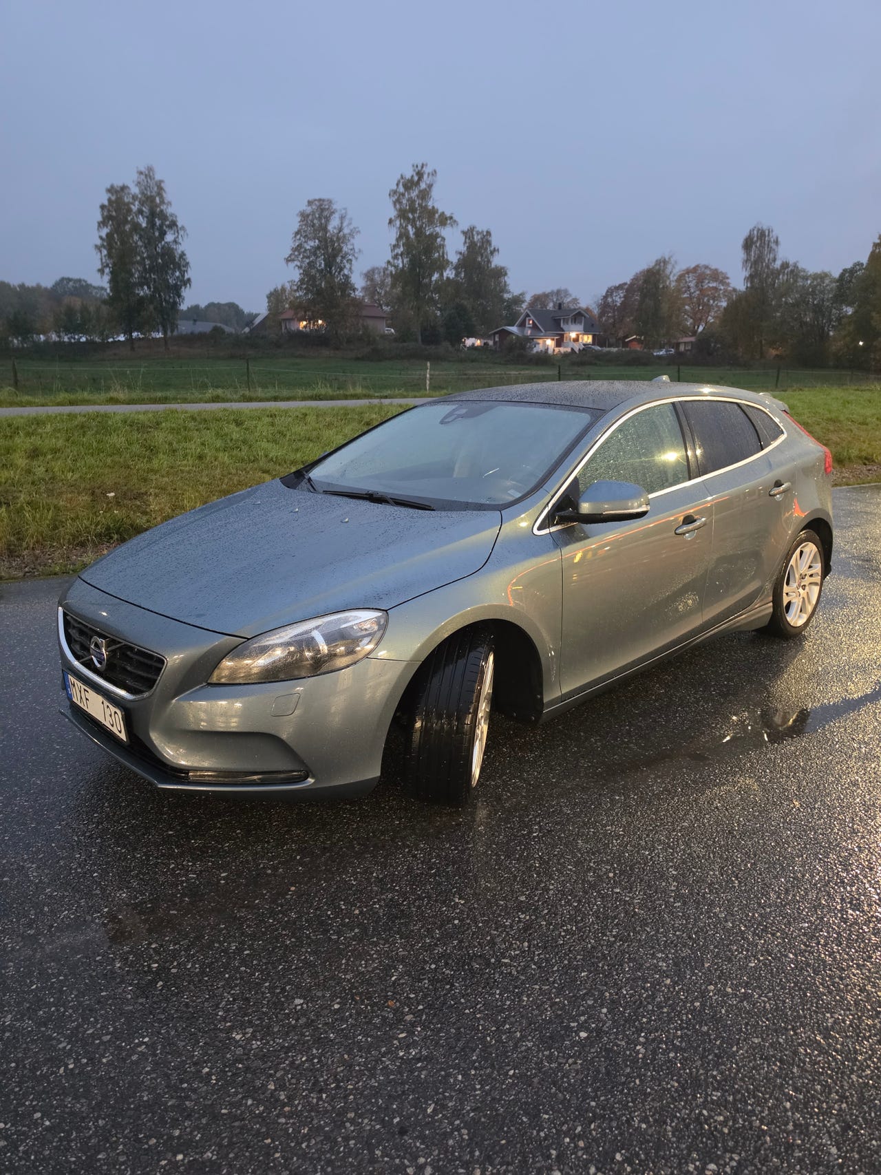 Volvo V40 2013 – bild 1 av 17