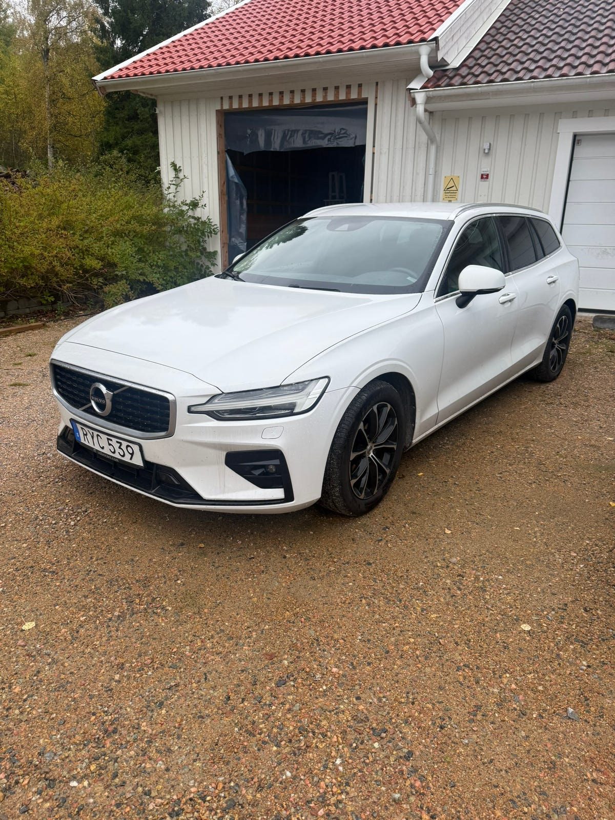 Volvo V60 2019 – bild 1 av 2