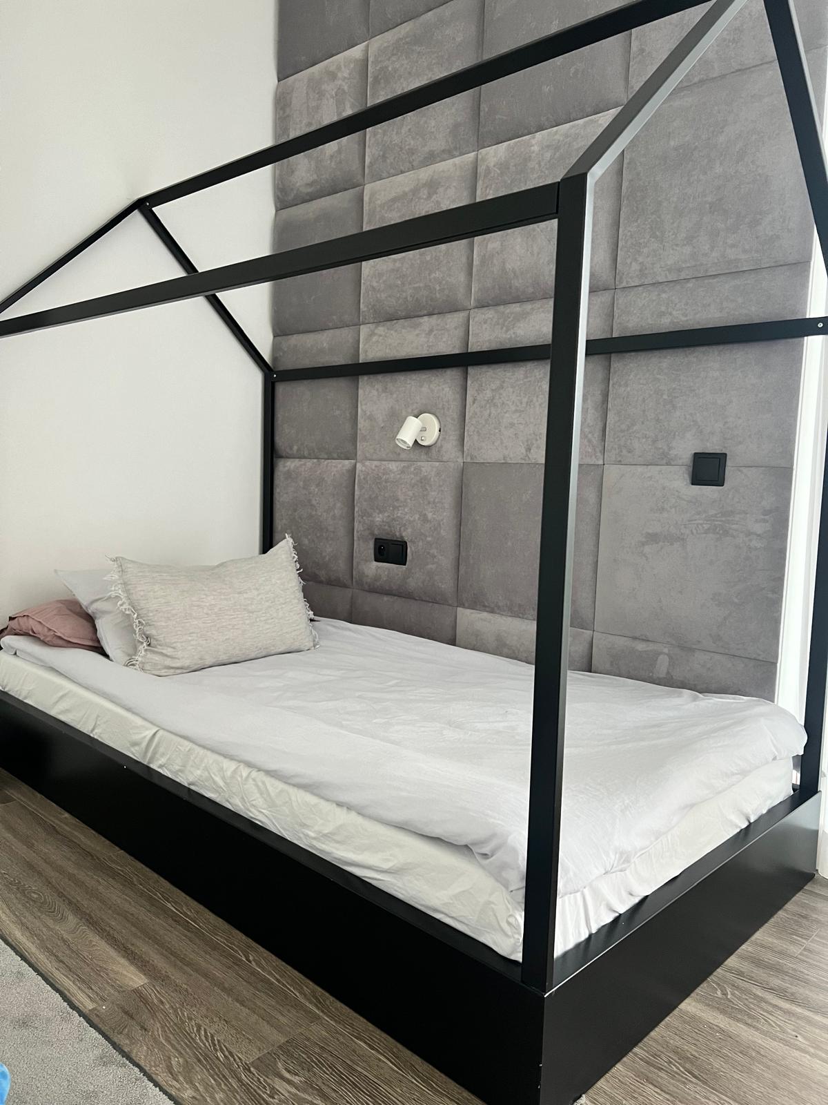 Fin hussäng med svart metallram & madrass – 100x200 cm | Blocket