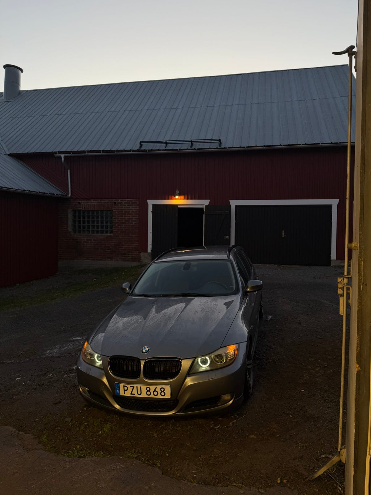 BMW 320d 2010 – bild 1 av 8