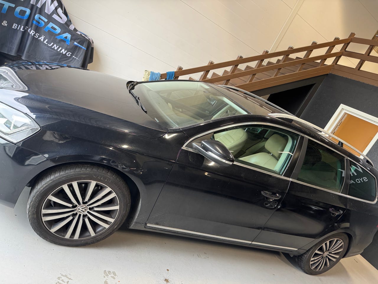 Volkswagen Passat 2012 – bild 1 av 3