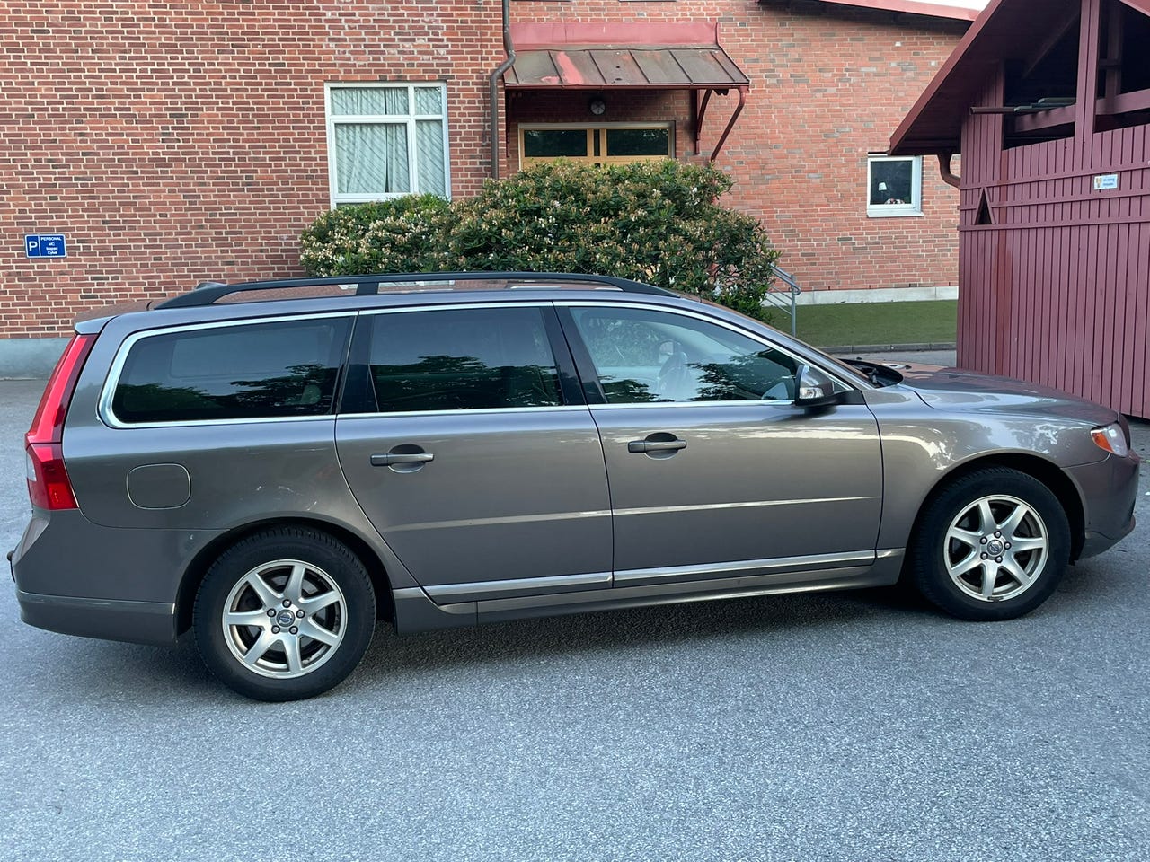 Volvo V70 2011 – bild 1 av 16