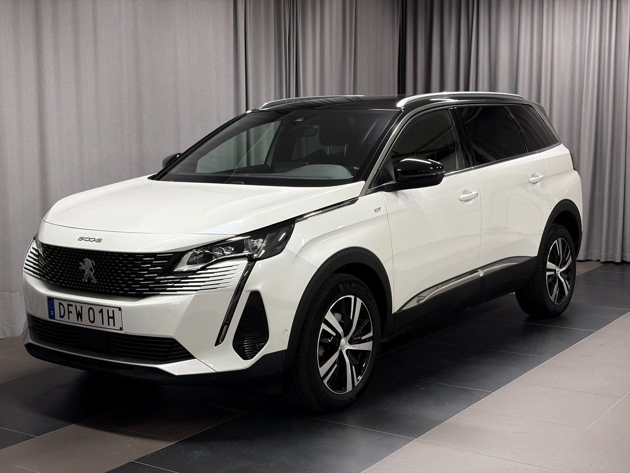 Peugeot 5008 2023 – bild 1 av 18