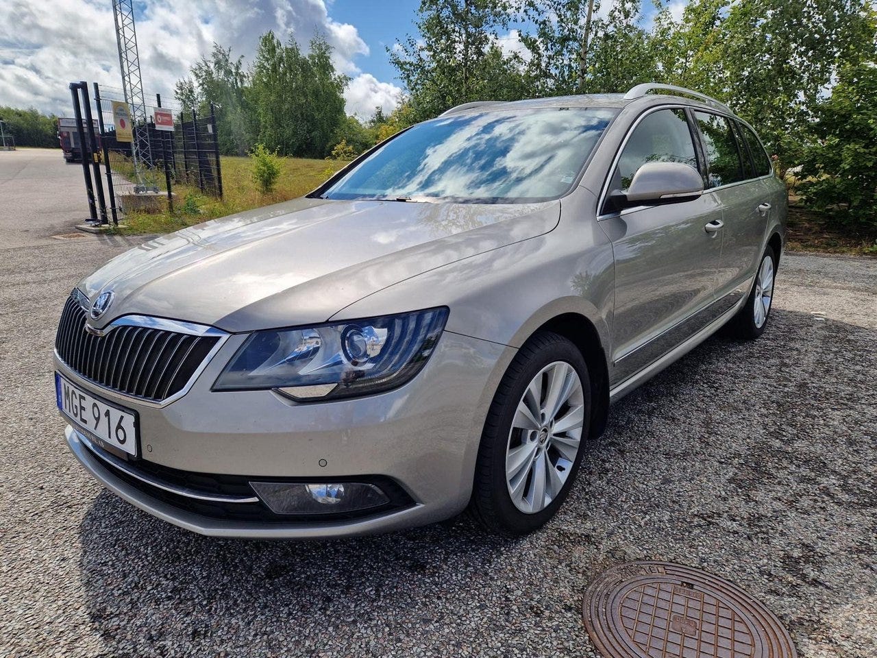 Skoda Superb 2016 – bild 1 av 6