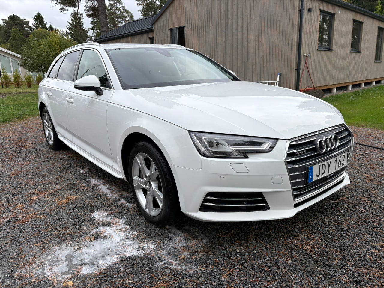Audi A4 2016 – bild 1 av 6