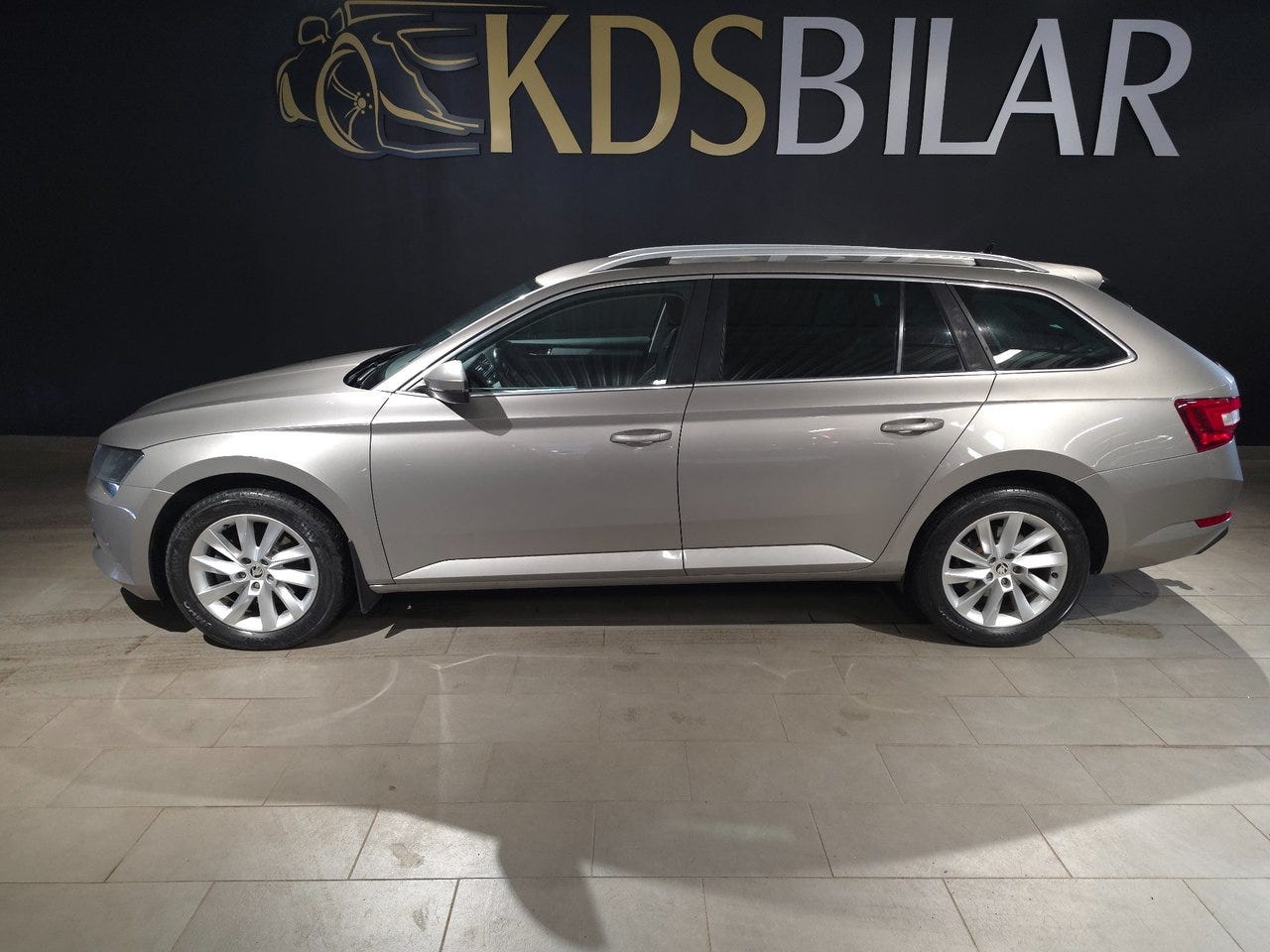 Skoda Superb 2017 – bild 1 av 14