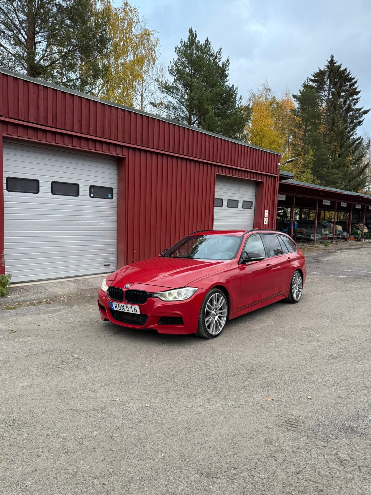 BMW 330d 2013 – bild 1 av 5
