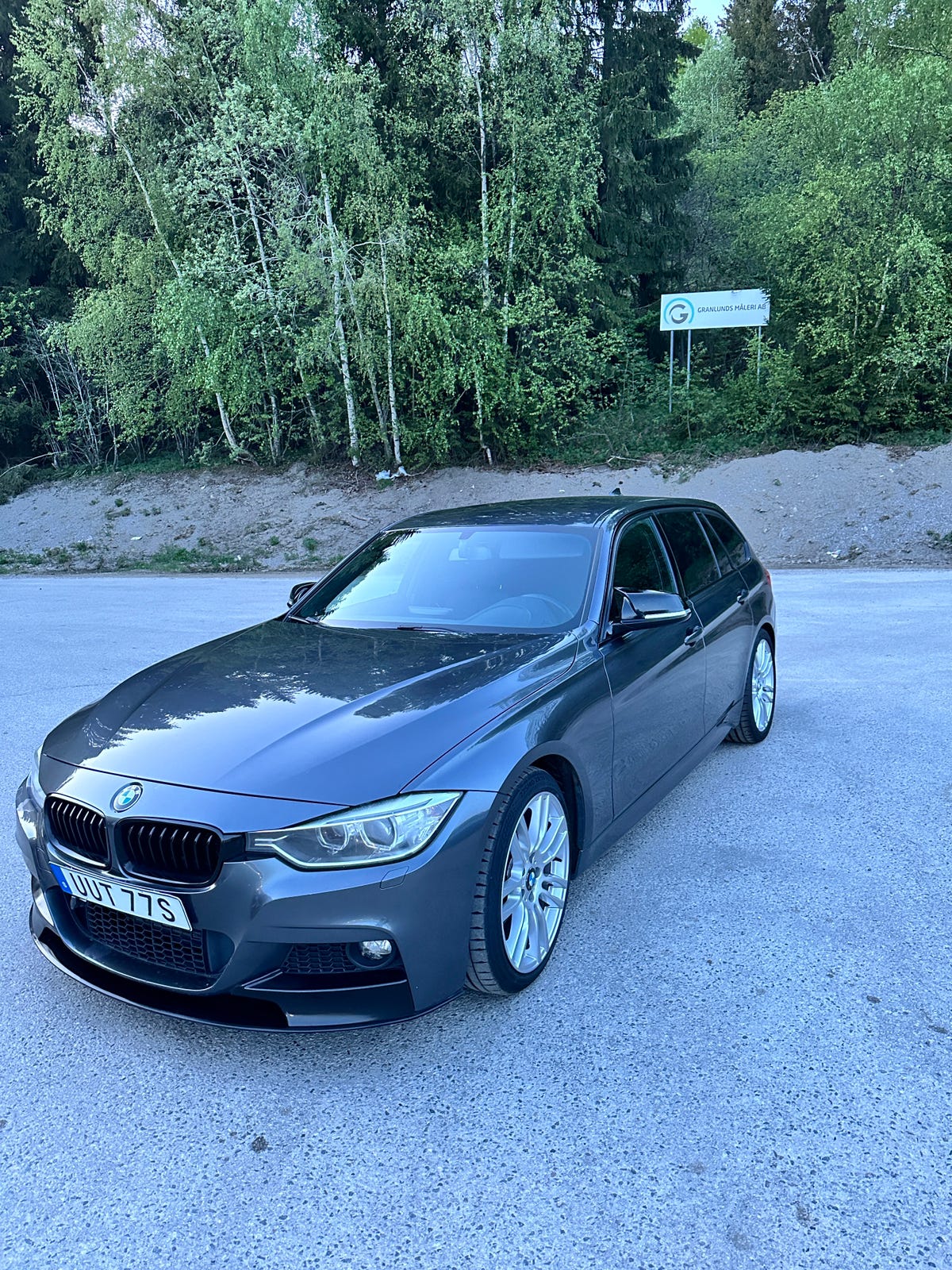 BMW 330d 2013 – bild 1 av 2