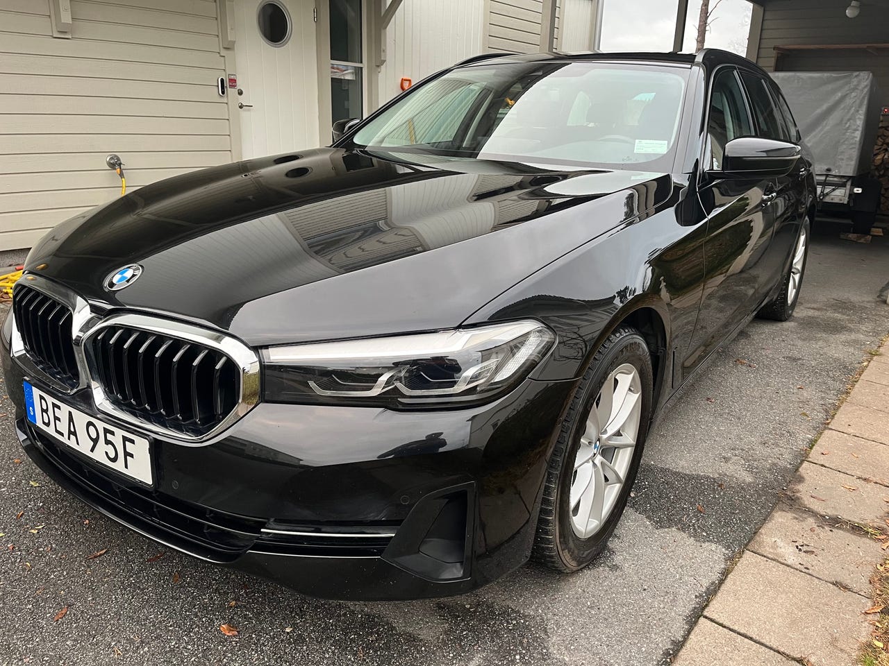 BMW 520d 2021 – bild 1 av 6
