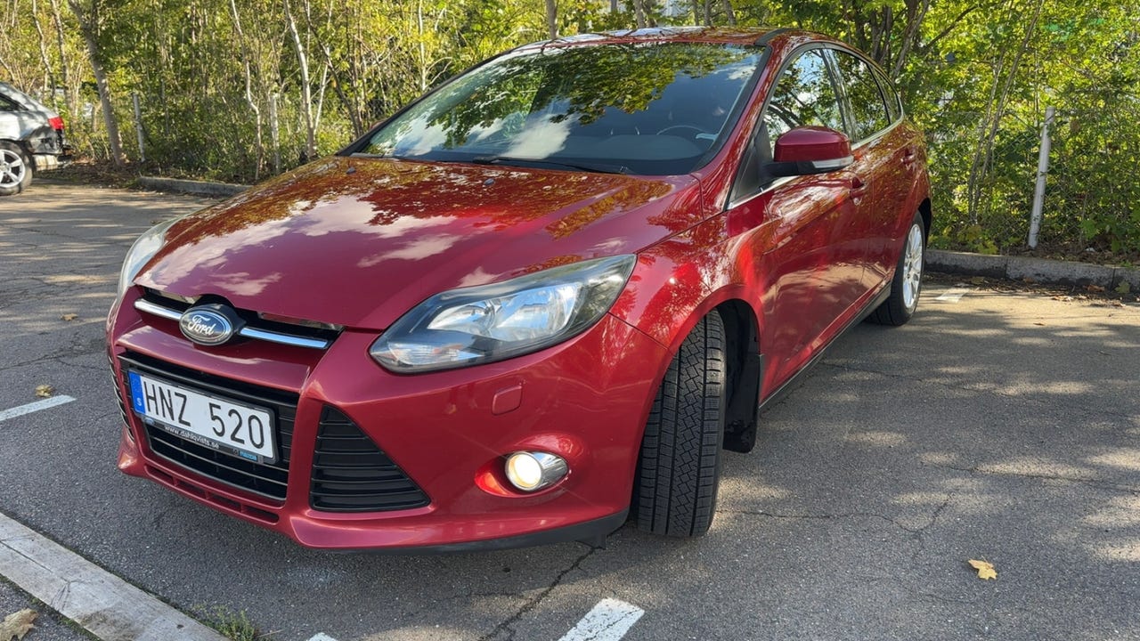 Ford Focus 2011 – bild 1 av 9