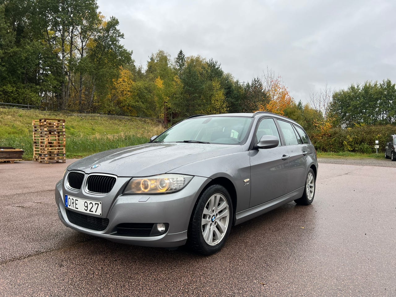 BMW 320d 2011 – bild 1 av 6