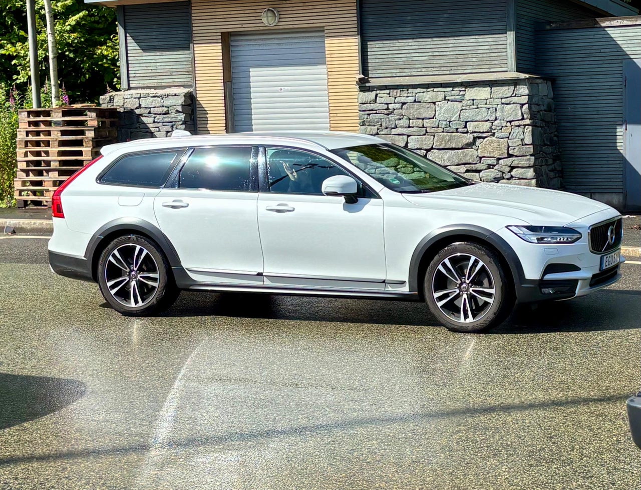 Volvo V90 Cross Country 2019 – bild 1 av 5