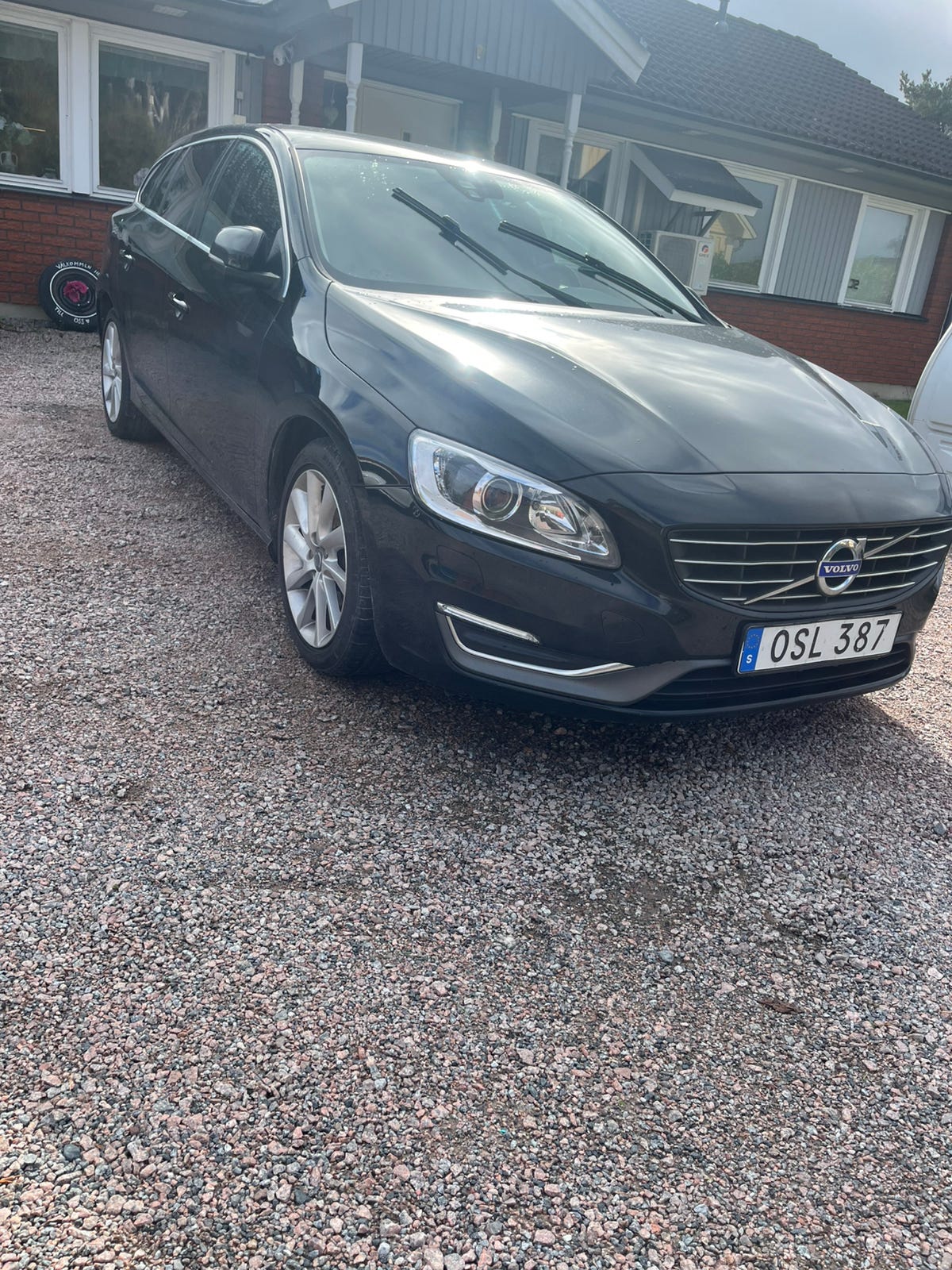 Volvo V60 2015 – bild 1 av 4