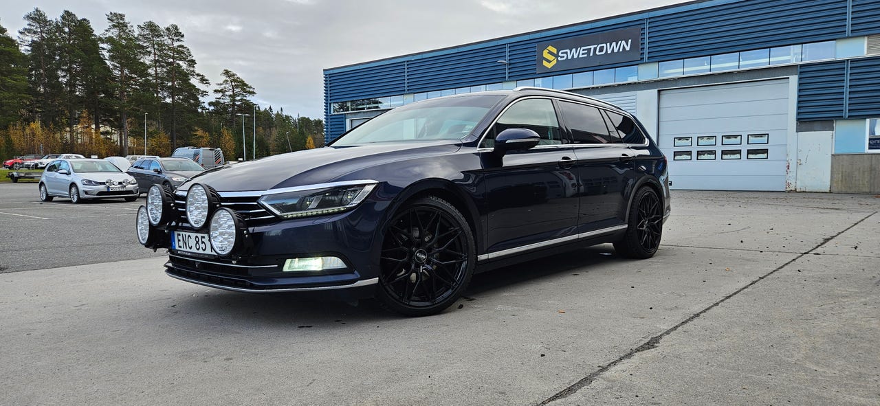 Volkswagen Passat 2015 – bild 1 av 3