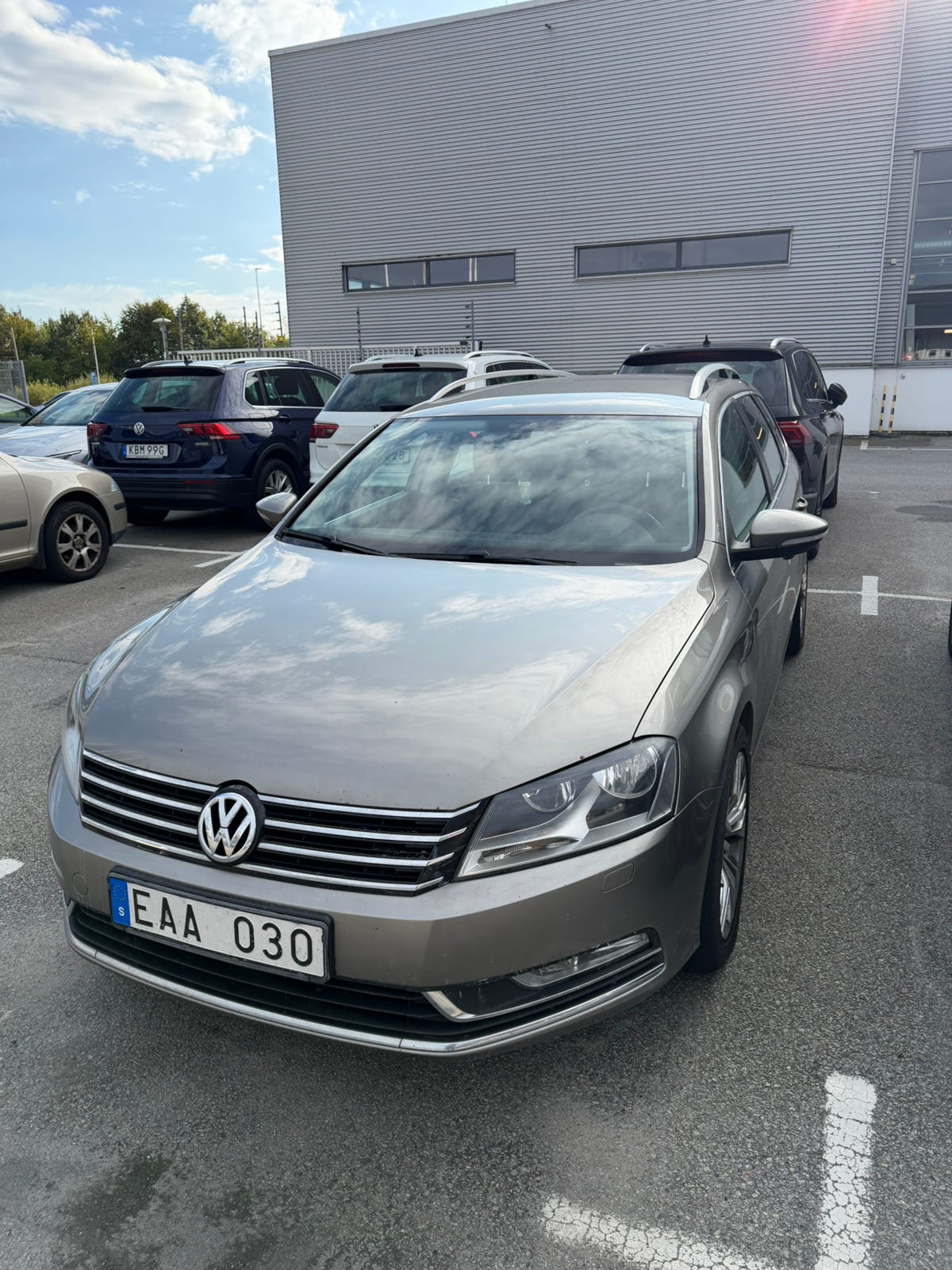 Volkswagen Passat 2013 – bild 1 av 3